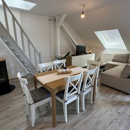 Gemuetliche Neurenovierte Dachgeschosswohnung Erfurt Bagian luar foto