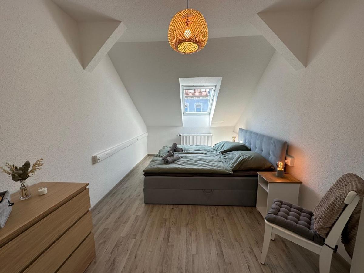 Gemuetliche Neurenovierte Dachgeschosswohnung Erfurt Bagian luar foto