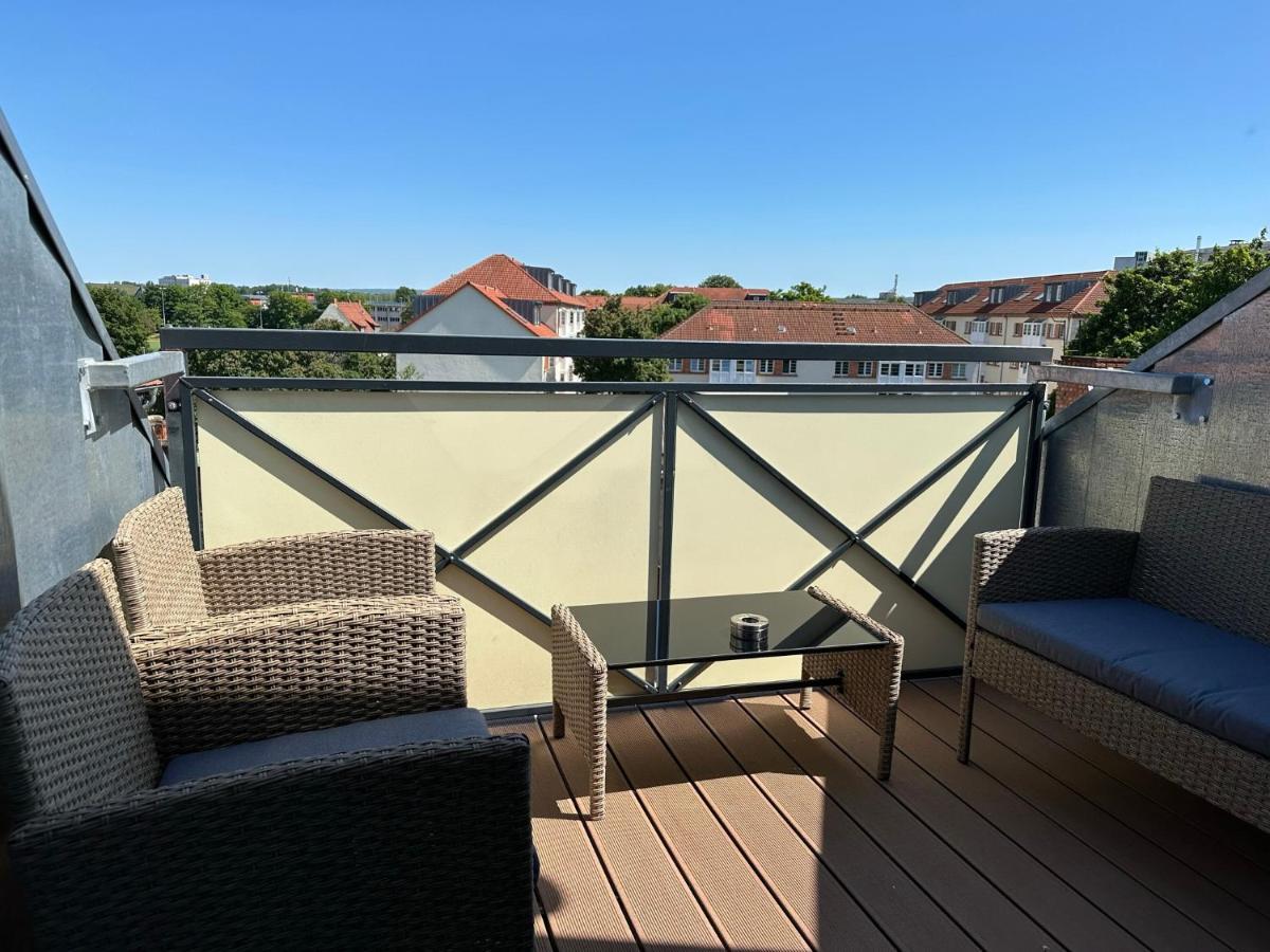 Gemuetliche Neurenovierte Dachgeschosswohnung Erfurt Bagian luar foto