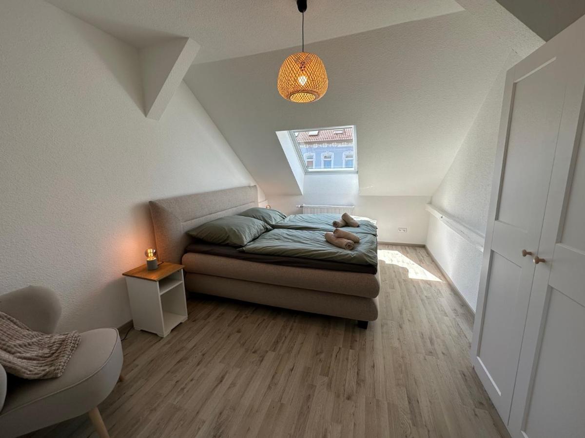 Gemuetliche Neurenovierte Dachgeschosswohnung Erfurt Bagian luar foto