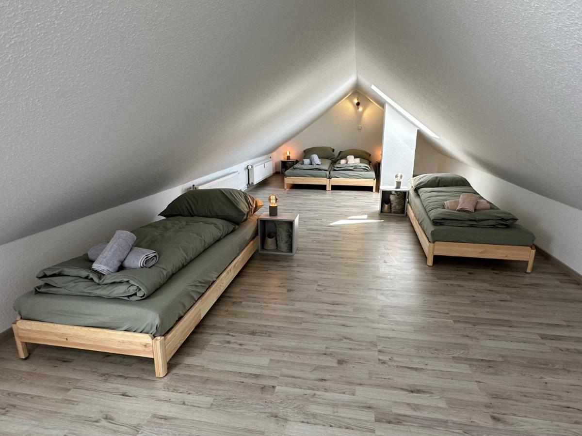 Gemuetliche Neurenovierte Dachgeschosswohnung Erfurt Bagian luar foto