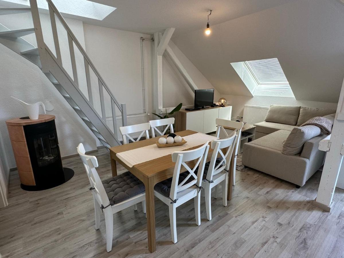 Gemuetliche Neurenovierte Dachgeschosswohnung Erfurt Bagian luar foto