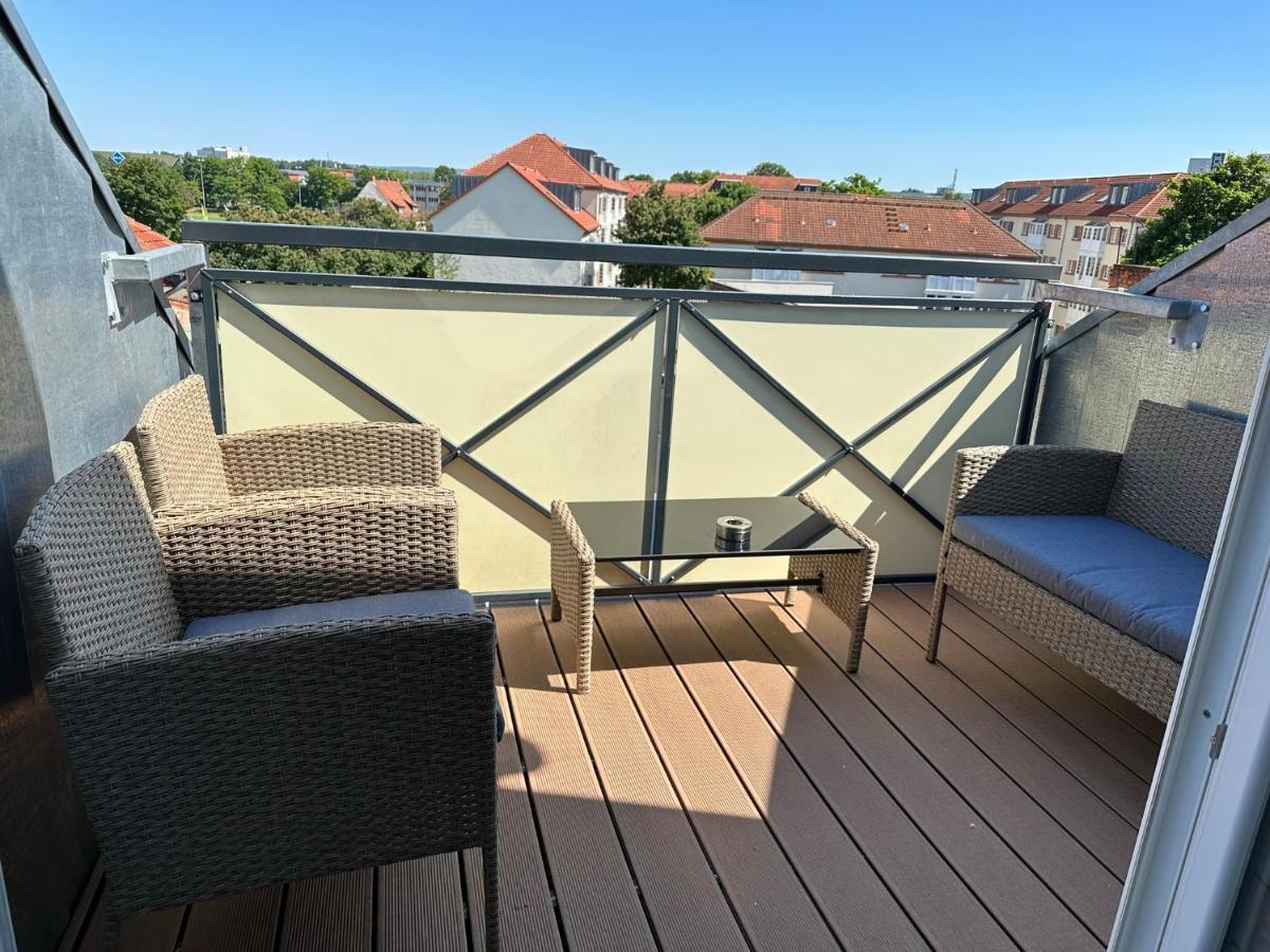 Gemuetliche Neurenovierte Dachgeschosswohnung Erfurt Bagian luar foto