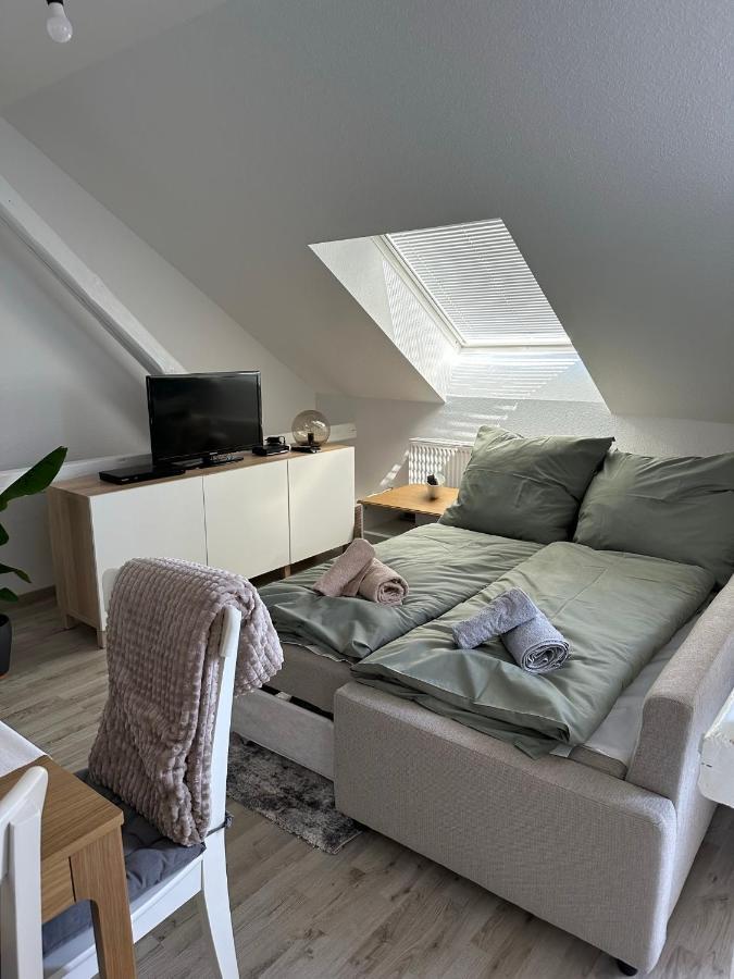Gemuetliche Neurenovierte Dachgeschosswohnung Erfurt Bagian luar foto