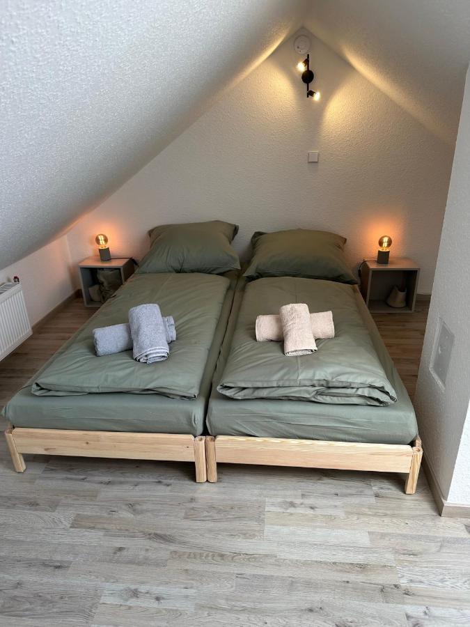 Gemuetliche Neurenovierte Dachgeschosswohnung Erfurt Bagian luar foto
